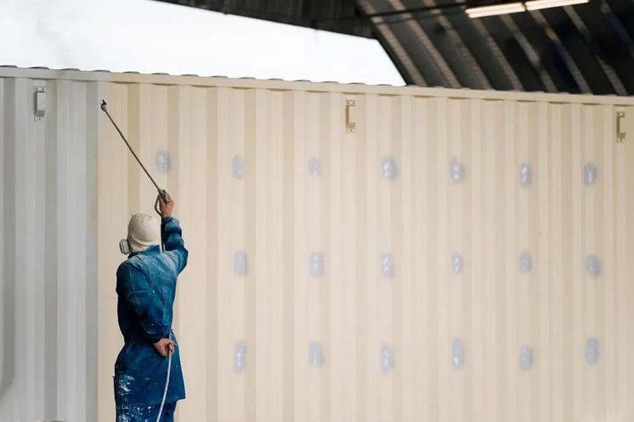 Come dipingere un container per la spedizione e lo stoccaggio?